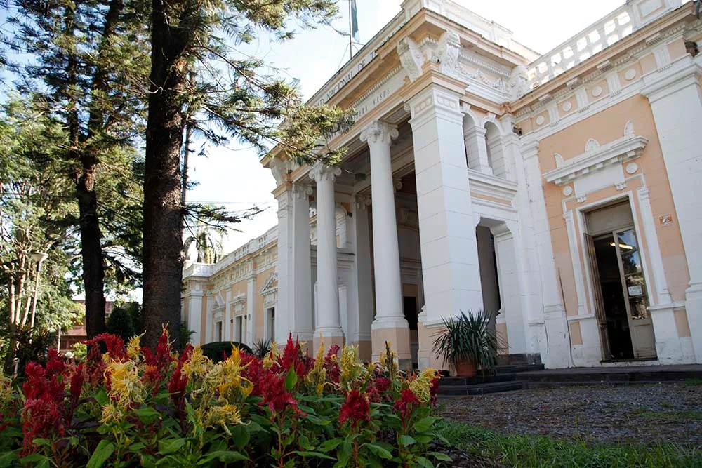 La interna universitaria al rojo vivo: Postergan la Asamblea de la UNT tras la cautelar contra Pagani