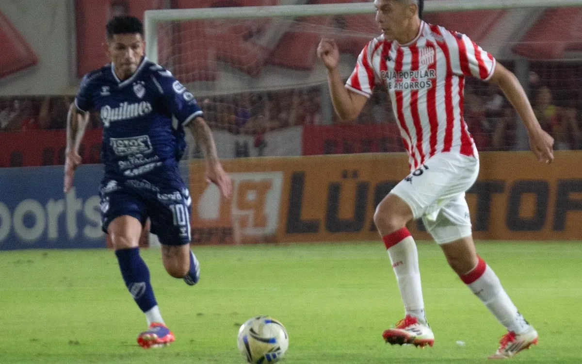 El Santo volvió a tropezar en casa y el cierre del partido dejó mucha bronca.