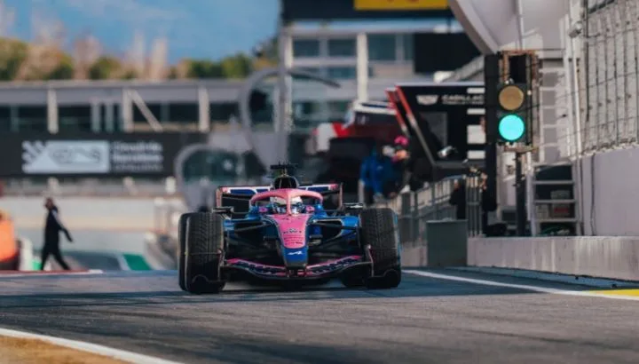 Colapinto arrancó firme en Barcelona y terminó entre los diez mejores de la FP1.