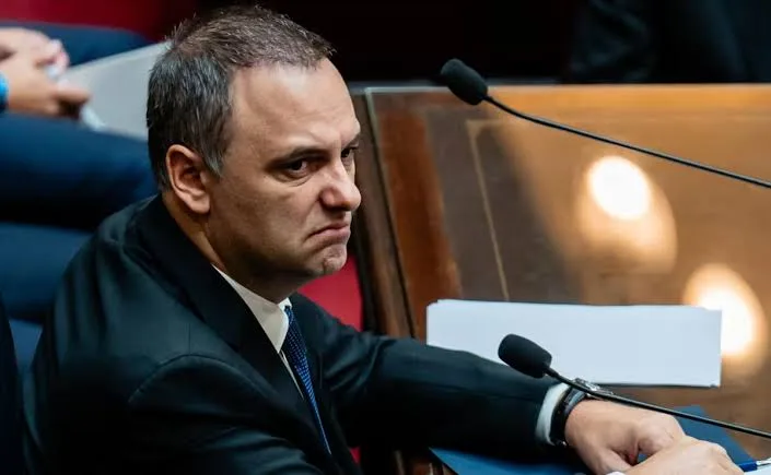 Tras la suspensión de la sesión, Adorni enfrentará una jornada clave el 2 de julio.