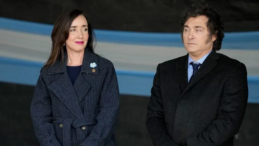 Milei y Adorni encabezan el acto patrio mientras Villarruel asiste sin invitación formal.