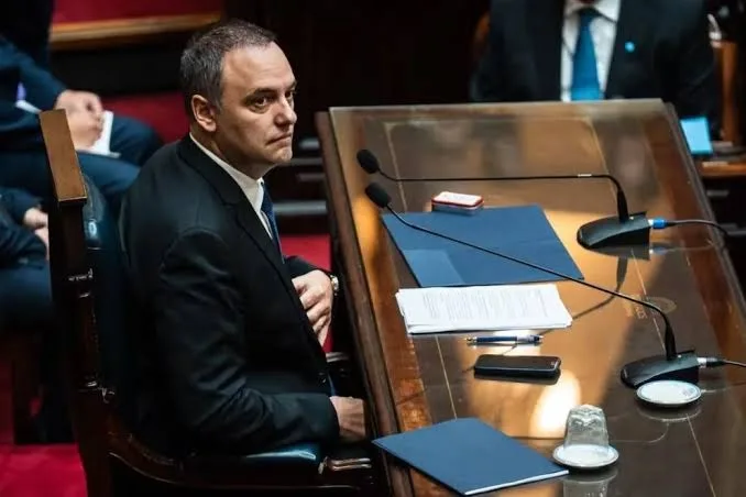 El oficialismo y la oposición miden fuerzas en Diputados por la interpelación al Vocero Presidencial.