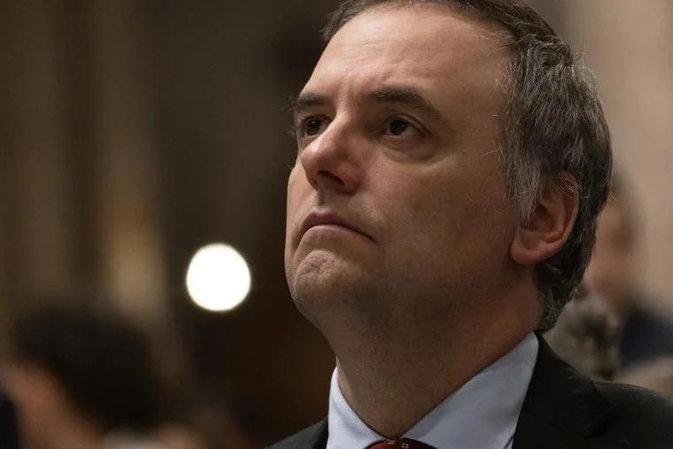 Más declaraciones complican a Adorni en la investigación por presunto enriquecimiento ilícito.