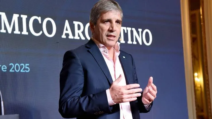 El equipo económico presentó su estrategia para cubrir los vencimientos de deuda hasta 2027.