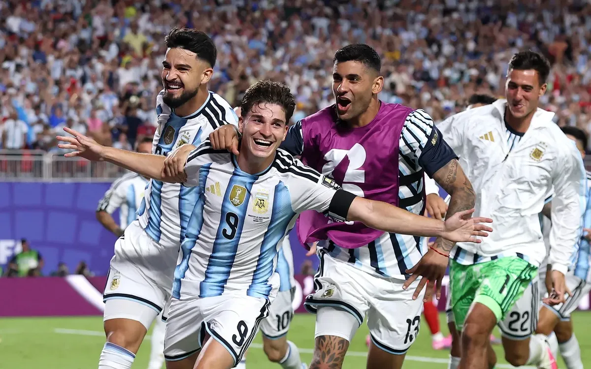 Argentina sufrió, goleó a Suiza en el alargue y se metió en las semifinales del Mundial.
