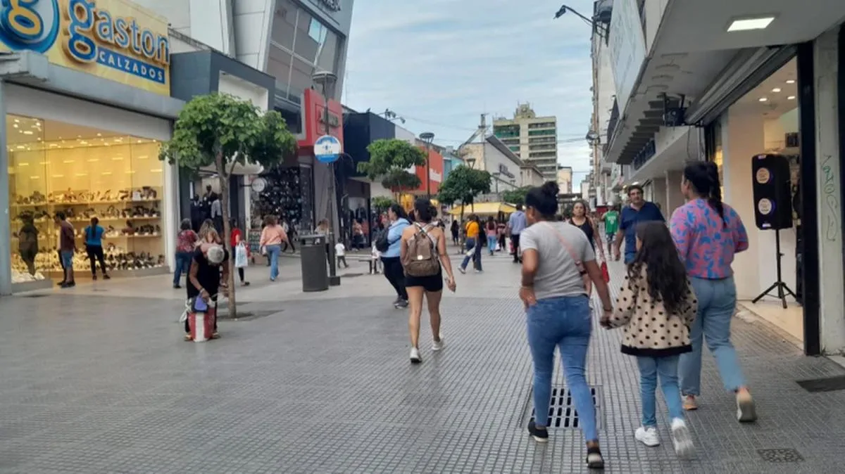 Habrá horarios especiales en el comercio tucumano para acompañar a la Selección.