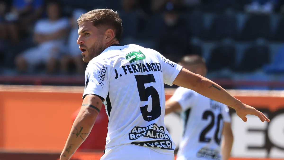 El Decano ya tiene su primera incorporación: Julián Fernández firmó con Atlético.