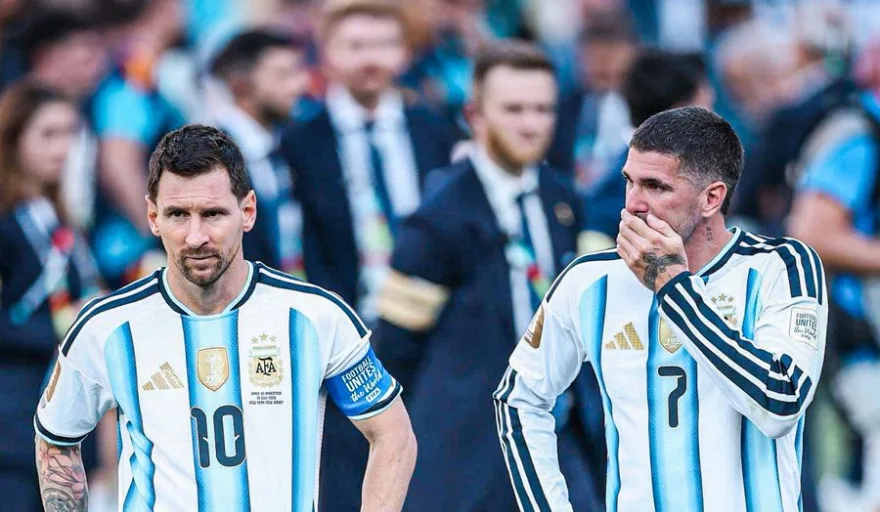 Vuelve la Selección sin su capitán: Messi y De Paul se quedan en EE. UU. y otros ocho futbolistas viajan al exterior.