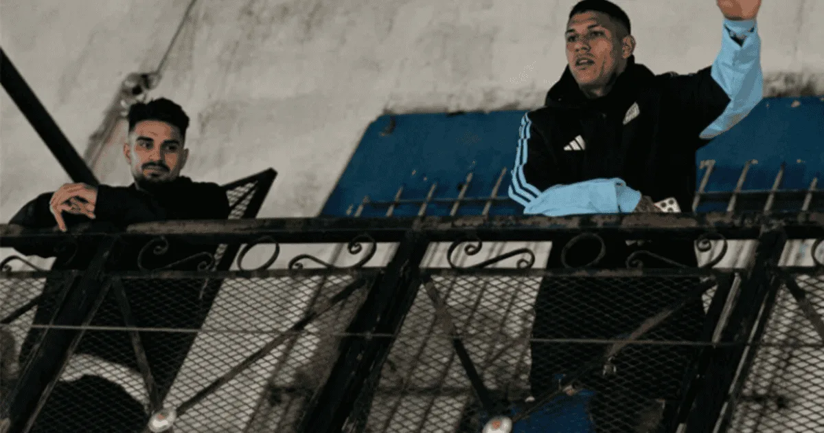 El emotivo regreso de Facundo Medina a Villa Caraza: "No crean boludeces, este grupo está unido".