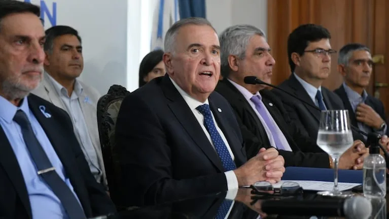 El gobernador Jaldo evoluciona favorablemente: recibió el alta y regresará el lunes.
