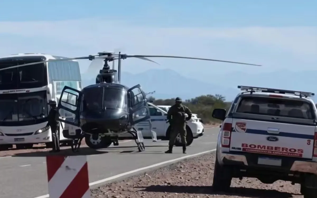 Accidente fatal en San Juan: cayó un helicóptero que trasladaba brigadistas hacia La Rioja.