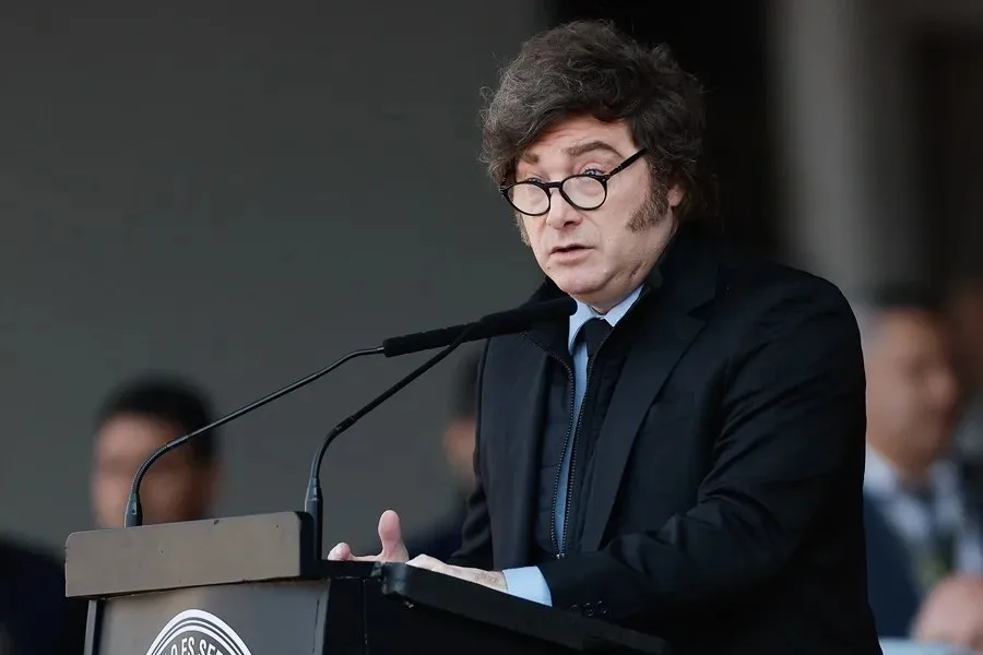 El Gobierno endurece la política migratoria y podrá expulsar a extranjeros que inciten al odio contra Argentina.