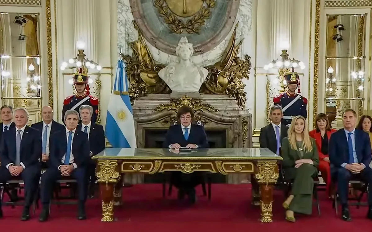 Reforma del BCRA: Milei cargó contra la “alta política” y cuestionó al kirchnerismo.