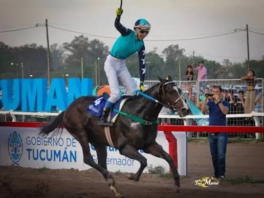 Ante una multitud, Thor Medina se consagró en el Gran Premio Batalla de Tucumán.