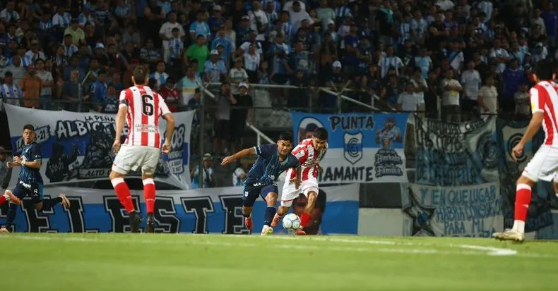 San Martín no pudo sostener la ventaja y un error arbitral lo privó del triunfo sobre el final