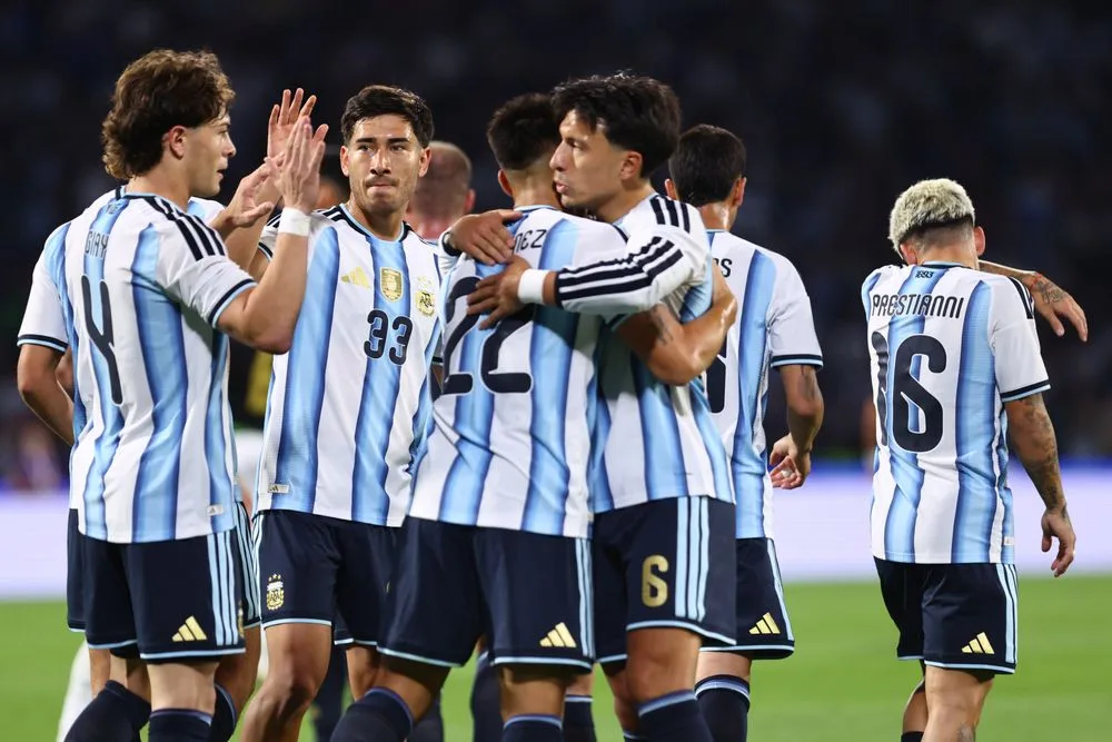 Argentina fue contundente ante Bolivia: goleada 4-0 y gran aparición de Leonel Flores.