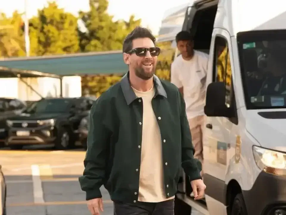 Messi ya está en Ezeiza: comenzó la cuenta regresiva para su último partido con la Selección Argentina.