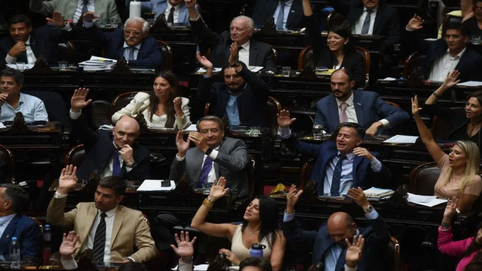 El oficialismo negocia con los aliados y frena cambios en discapacidad y tierras para asegurar el Presupuesto y las PASO.