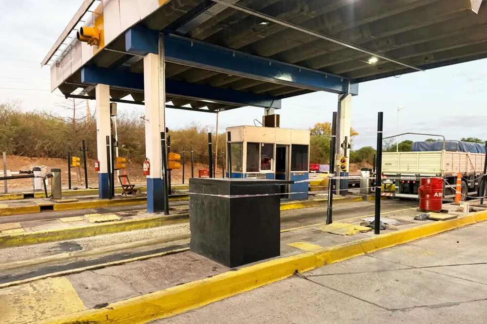 Tarifas más caras y caos en las cabinas: crece el descontento por los peajes en el norte argentino.