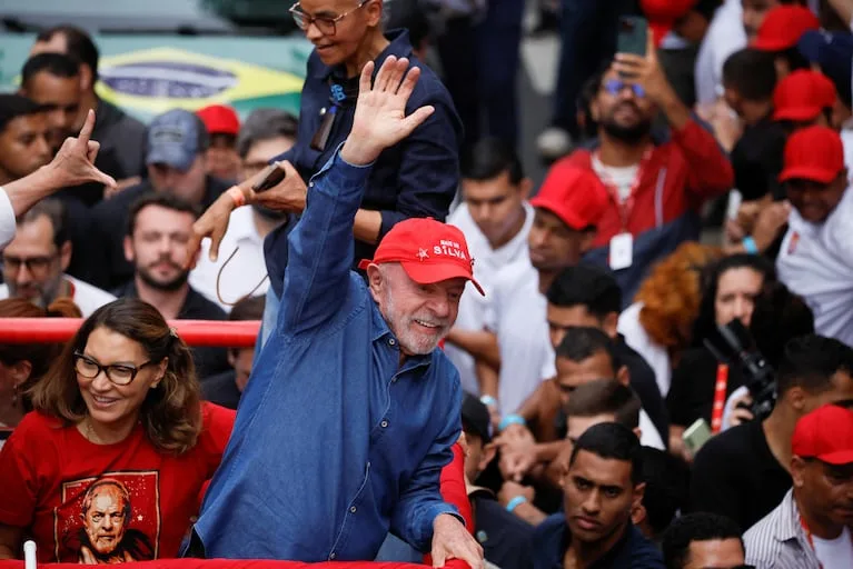 Lula se impuso en el balotaje y marcó un hito en la historia democrática de Brasil.