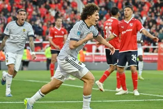 Boca golpeó sobre el final, venció a Independiente y se llevó tres puntos clave.