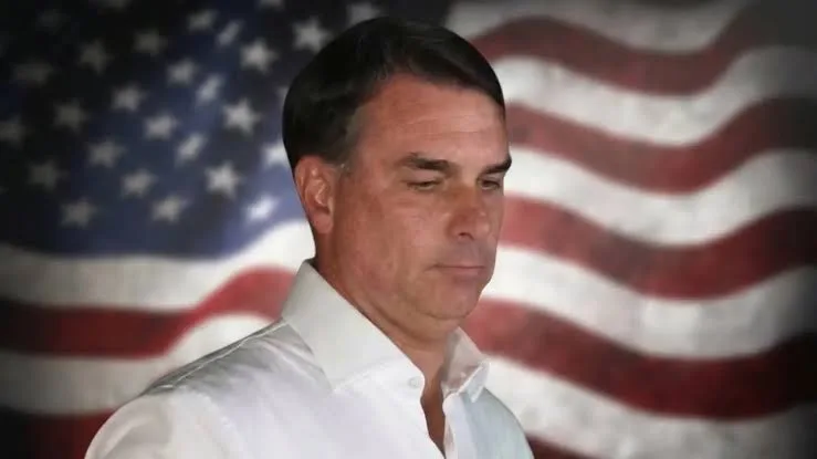 Migraciones confirmó la salida de Flávio Bolsonaro y su familia desde Puerto Iguazú.