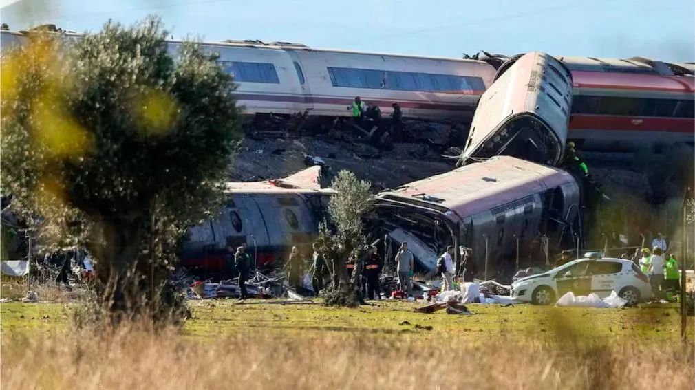 Tragedia en España: al menos 45 muertos tras el choque de dos trenes de alta velocidad.